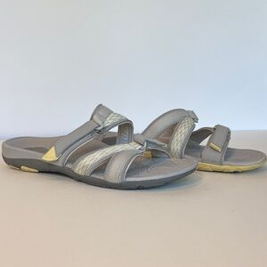 Vionic Two Velcro Sandals. Size 8